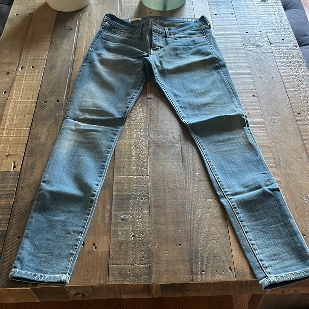 GAP - excellent condition jeans - sz 28R